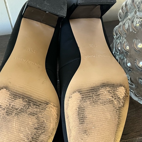 Donald Pliner Block Heels Size 7.5 M Black - Picture 6 of 11